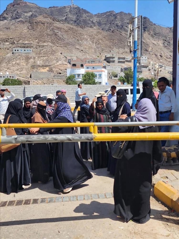 العمالقة تغلق مبنى الأمانة العام للمجلس الانتقالي المنحل في عدن