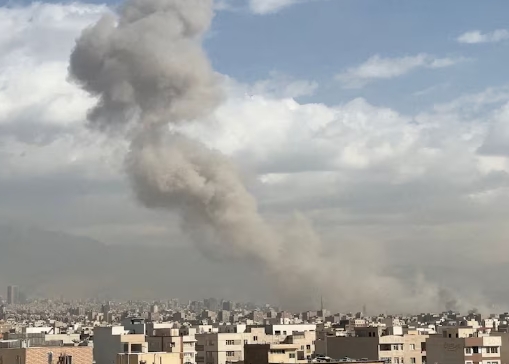 انفجارات في أبو ظبي والمنامة والرياض ودبي.. وقطر تعترض صواريخ إيرانية