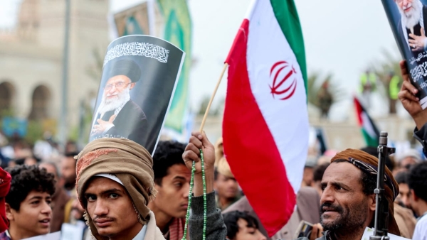 حرب إيران تضع الحوثيين في اليمن داخل مأزق استراتيجي بين دعم طهران وتجنب التصعيد (ترجمة خاصة)