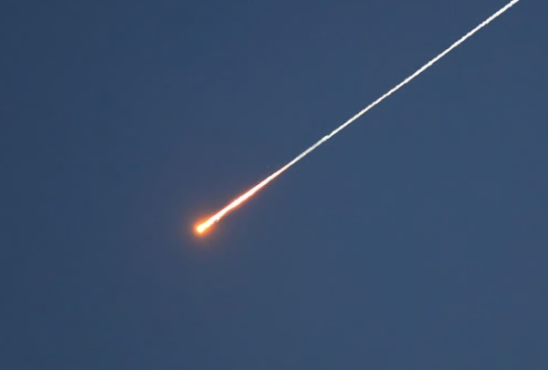 تصعيد إقليمي خطير.. إيران تضرب قاعدة أمريكية بالسعودية والحوثيون يدخلون الحرب