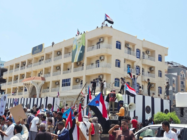 تصعيد الانتقالي في عدن وتعامل السلطات الأمنية والمحلية يثير جدلا حول بقاء الهيمنة والنفوذ