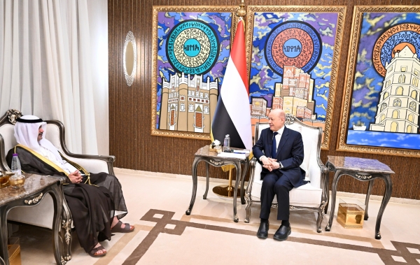 العليمي يجدد موقف اليمن الرافض لاعتداءات إيران على الكويت والخليج