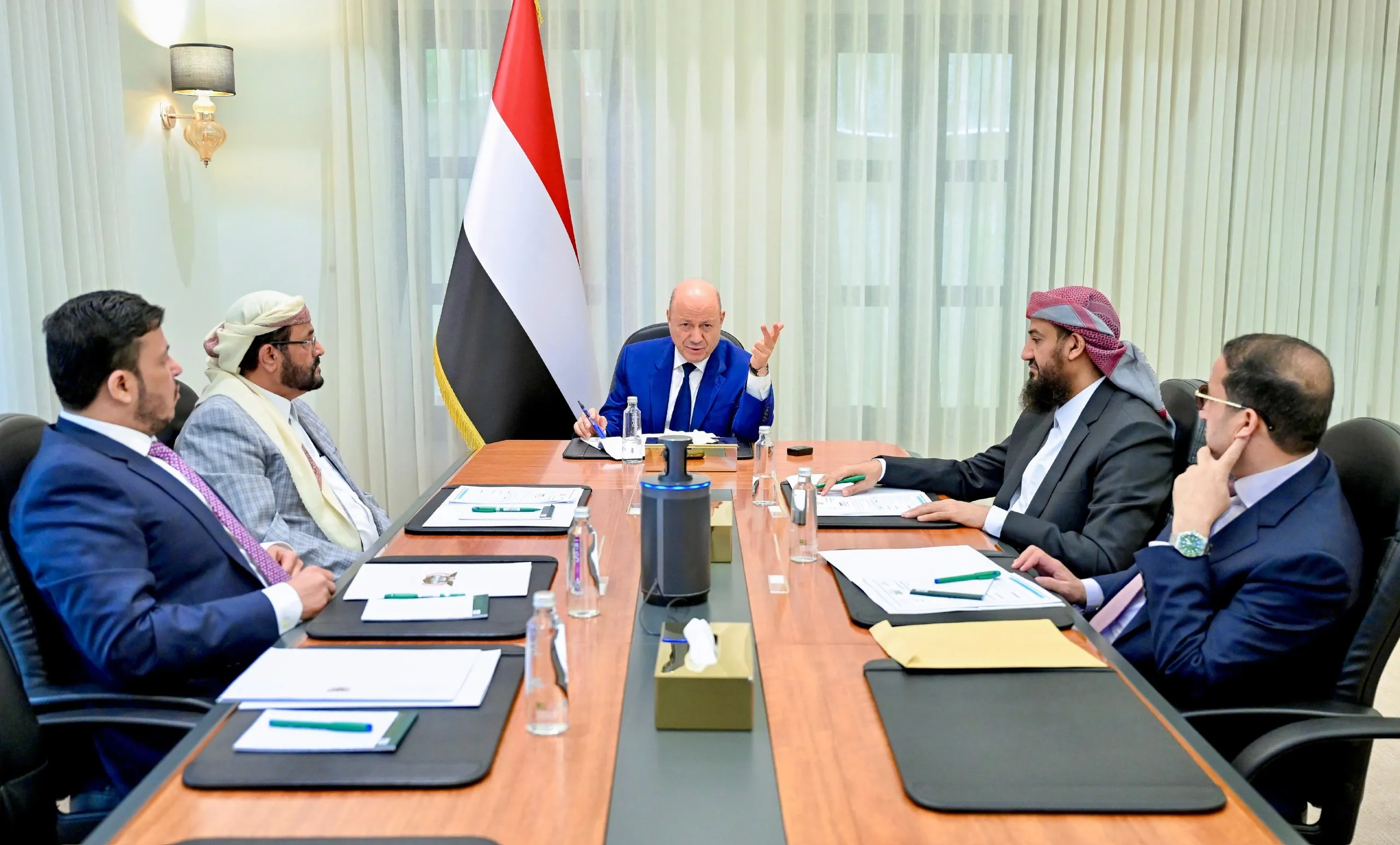 الرئاسي اليمني يناقش تداعيات التطورات المحلية والاقليمية ويقر حزمة من التوصيات
