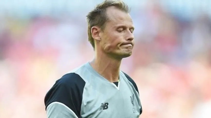 وفاة حارس مرمى أرسنال السابق في حادث مأساوي