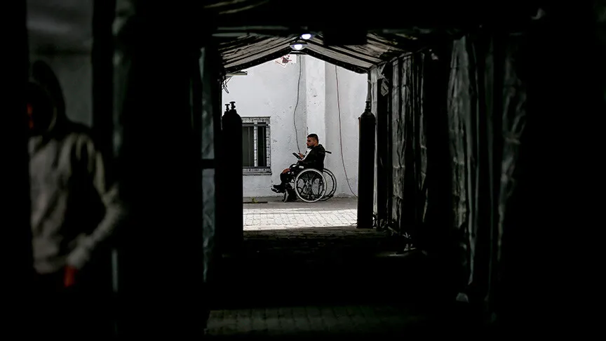 غزة.. 18 ألف شخص ينتظرون العلاج و700 غادروا من رفح وسط قيود إسرائيل