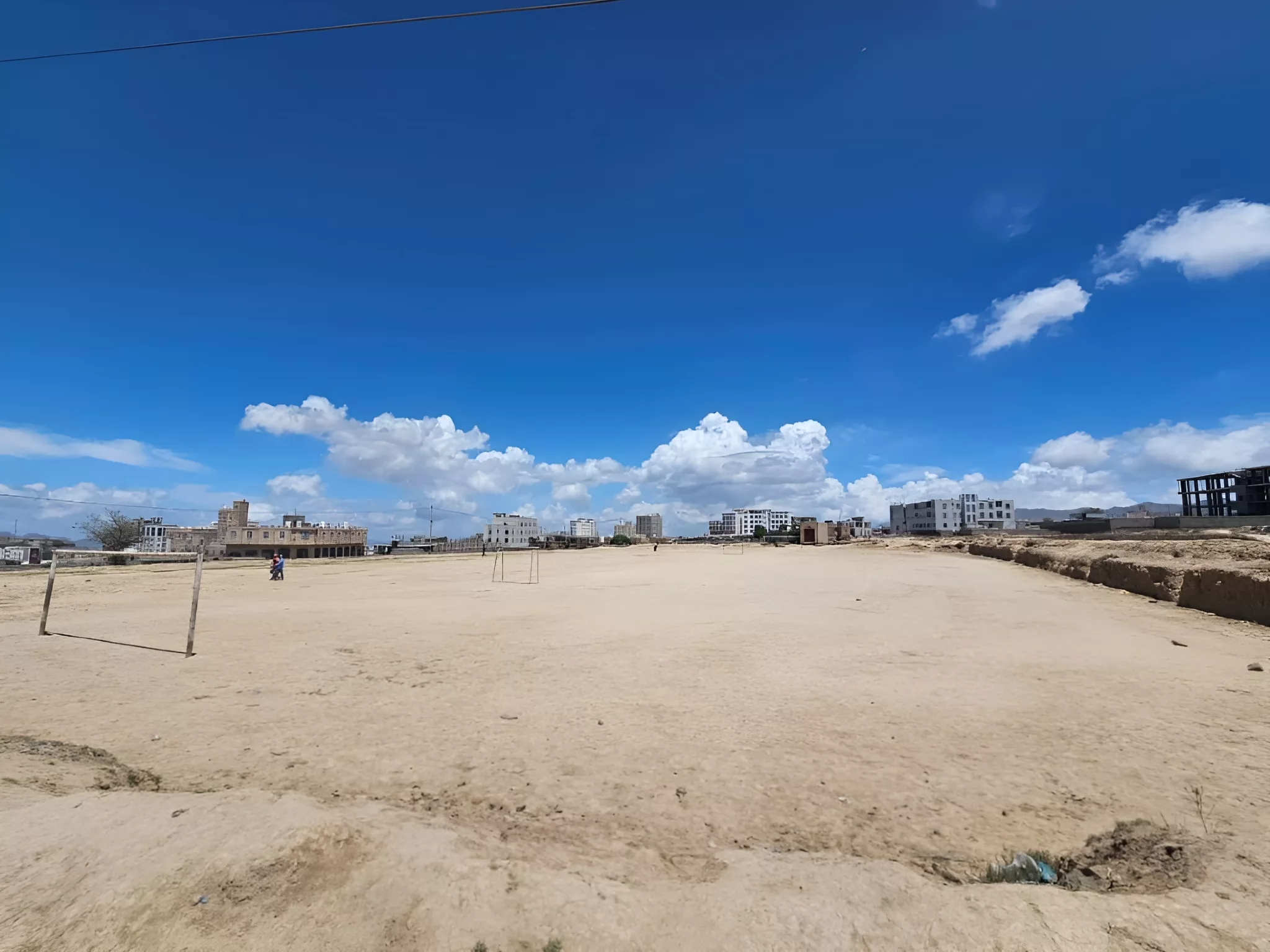 الاتحاد اليمني يستنكر الاعتداءات على أرض نادي وحدة التربة بتعز