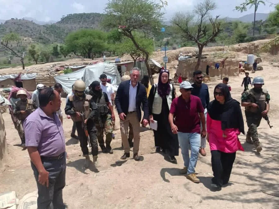 سفير الاتحاد الأوروبي يزور معافر تعز للإطلاع على إحتياجات النازحين