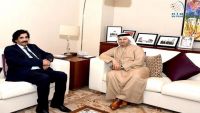 الوزير الإماراتي قرقاش يلتقي علي سالم البيض في أبو ظبي (صورة)