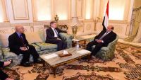 هادي يؤكد للسفير الأمريكي ضرورة تنفيذ قرارات الشرعية الدولية في اليمن