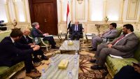الرئيس هادي يلتقي القائمين بأعمال السفارتين الامريكية والبريطانية والسفير الفرنسي لدى بلادنا