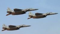 طيران التحالف يدمر زوارق تحمل أسلحة للحوثيين قبالة المخا