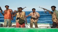 رويترز: مسلحون يشتبه بأنهم قراصنة صوماليون خطفوا سفينة شحن