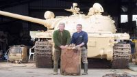 بريطاني يشتري دبابة عراقية "خردة" فيعثر داخلها على 5 سبائك ذهبية