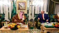الملك سلمان يستقبل الرئيس هادي في مكة ويناقشان تعزيز التعاون بين البلدين