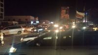 أزمة مرورية خانقة شهدتها شوارع عدن مساء الثلاثاء وغياب شبه كامل لشرطة المرور