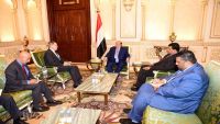 هادي يناقش مع السفير الأمريكي الفرص الممكنة لتحقيق السلام في اليمن