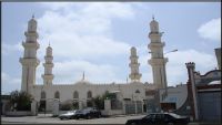 إمام مسجد في عدن يعلن "إلغاء" خطبة وصلاة الجمعة