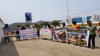 وقفة احتجاجية لأسرة العقيد الطيري في عدن للمطالبة بالإفراج عنه