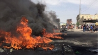 العراق.. محتجون يضرمون النيران بمكاتب أحزاب جنوبي البلاد