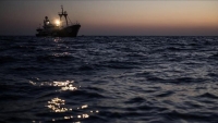 سلطنة عمان تنقذ 12 أجنبيا غرقت سفينتهم قرب سواحلها