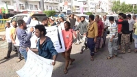 عمال ميناء المعلا ينظمون مظاهرات تأييدا لنقابة الشحن ومكتب التنسيق