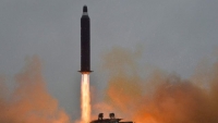 كوريا الشمالية تطلق صاروخين باليستيين قبل زيارة كامالا هاريس إلى جارتها الجنوبية