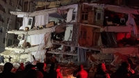 زلزال قوي يضرب تركيا ودولا عربية.. وفاة أكثر من 150 شخصا وإصابة المئات ودمار كبير