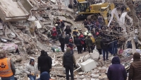 ارتفاع عدد ضحايا الزلزال في تركيا وسوريا إلى أكثر من 2500 قتيل وعشرة آلاف جريح