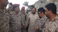 وزير الدفاع يتفقد المقاتلين في جبهات أبين ويؤكد جاهزية الجيش لهزيمة الحوثيين