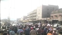 مليشيا الانتقالي بلحج تطلق الرصاص على متظاهرين وتختطف عددا منهم
