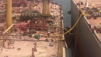 تقرير تحليلي يحذر من نقل النفط من خزان صافر ويقول إن السفينة البديلة قنبلة موقوتة جديدة