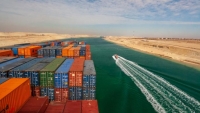 هجمات الحوثيين في البحر الأحمر تعيد رسم طرق التجارة البحرية الدولية.. ومصر أكبر الخاسرين