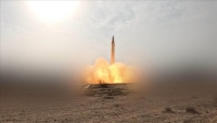 الحوثيون يبثون مشاهد إطلاق صاروخ باليستي "فرط صوتي" نحو سفينة إسرائيلية