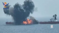 جماعة الحوثي تبث مشاهد لعملية استهداف السفينة "CHIOS Lion" النفطية بزورق مسير