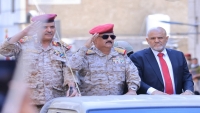 زيارة مفاجئة لوزير الدفاع إلى تعز تثير الدلالات والقراءة من عدة زوايا