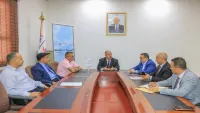 وزير النقل يبحث مع قيادة "اليمنية" خطط تعزيز استقرار التشغيل